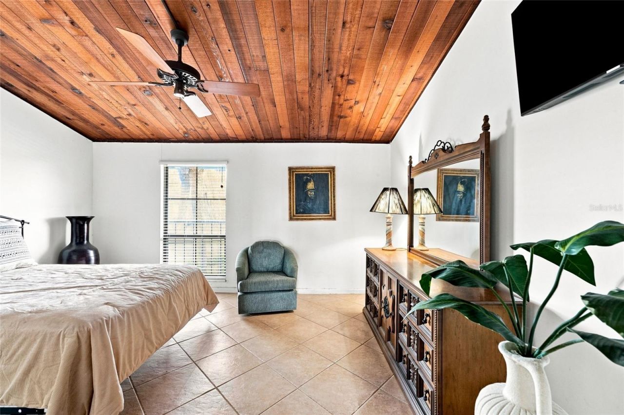 501 Plaza Seville Court, Unit 2, Treasure Island, FL 33706 Photo