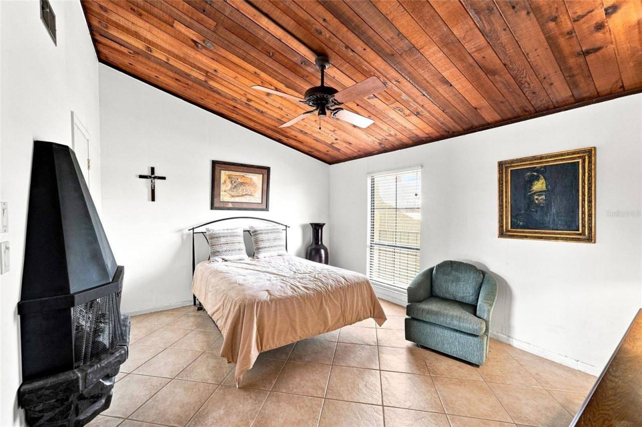 501 Plaza Seville Court, Unit 2, Treasure Island, FL 33706 Photo
