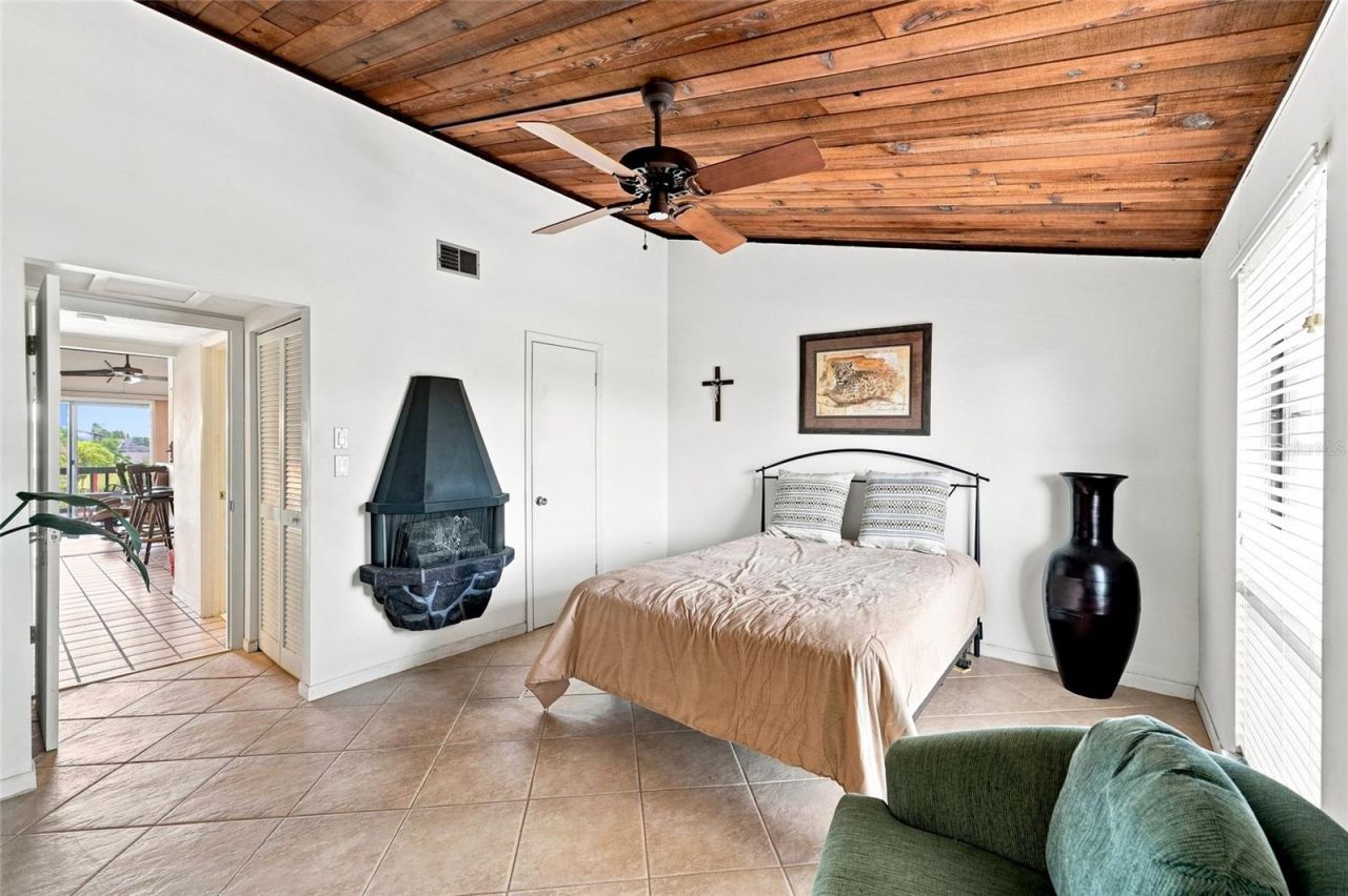 501 Plaza Seville Court, Unit 2, Treasure Island, FL 33706 Photo