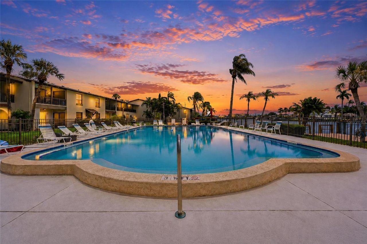 501 Plaza Seville Court, Unit 2, Treasure Island, FL 33706 Photo