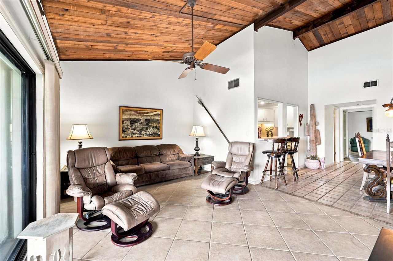 501 Plaza Seville Court, Unit 2, Treasure Island, FL 33706 Photo
