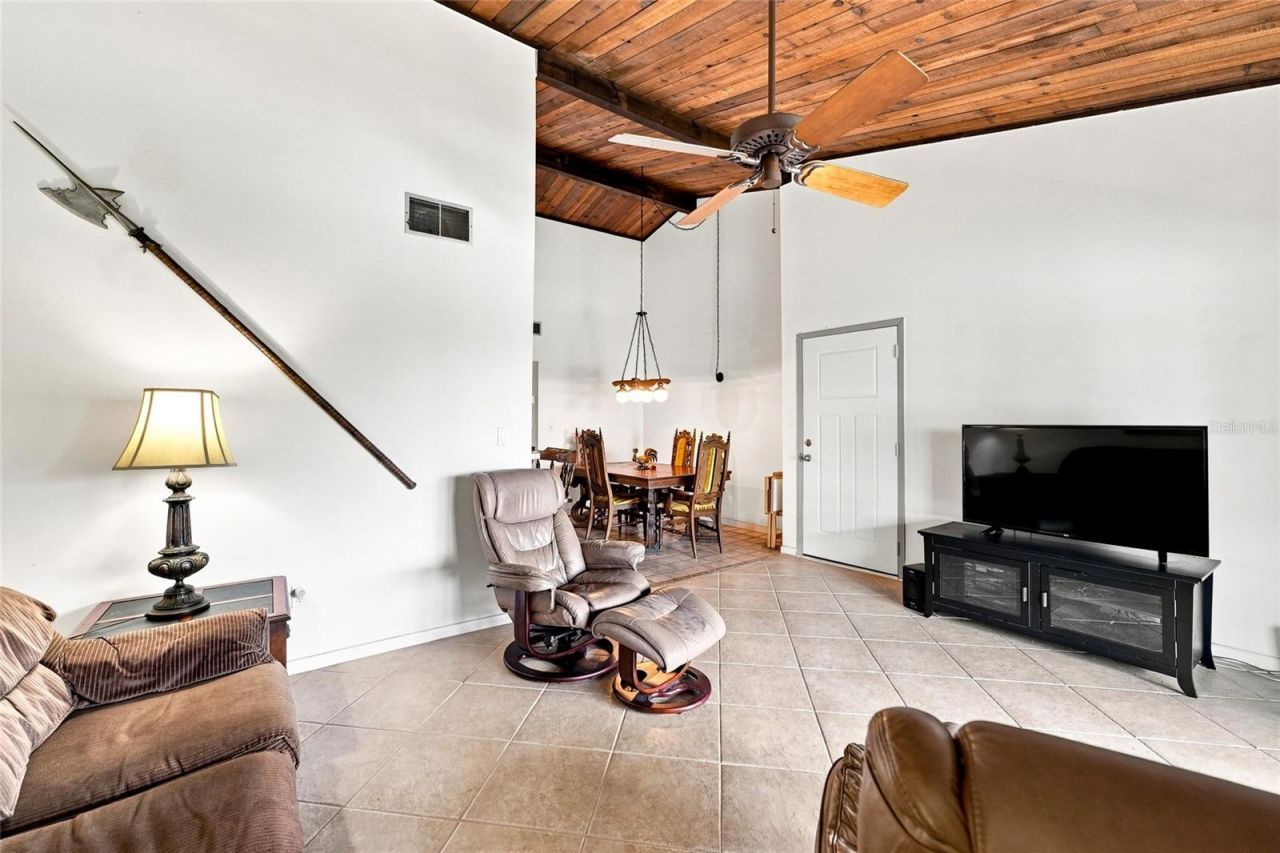 501 Plaza Seville Court, Unit 2, Treasure Island, FL 33706 Photo