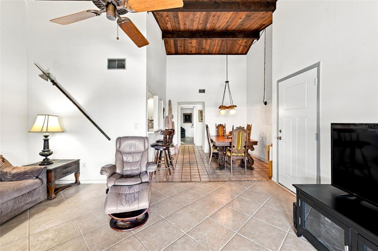 501 Plaza Seville Court, Unit 2, Treasure Island, FL 33706 Photo