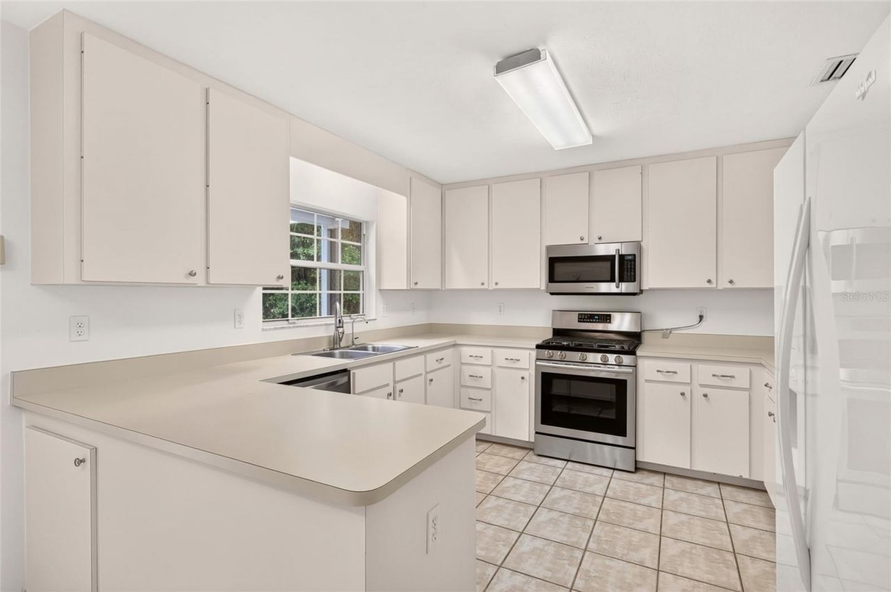 5015 NW 71st Place, Gainesville, FL 32653 Photo