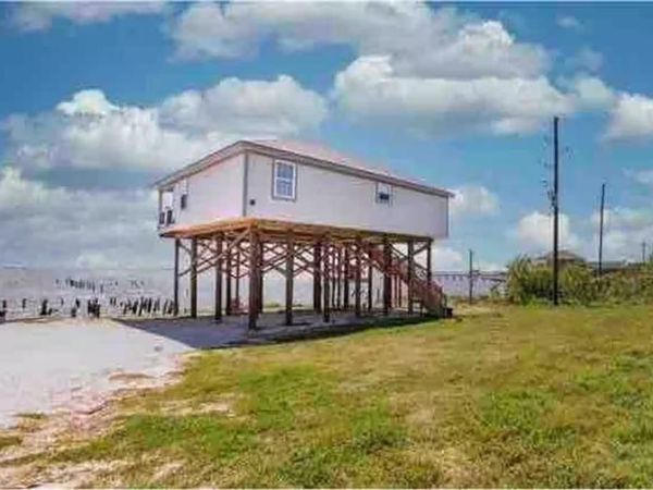 24178 CHEF MENTEUR Highway , New Orleans, LA 70129