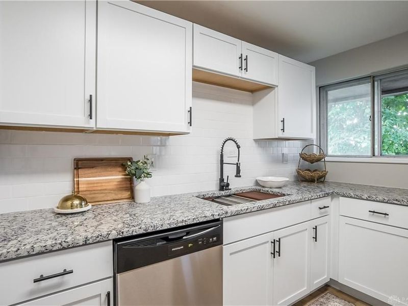 5965 Harshmanville Road, Huber Heights, OH 45424 Photo 8