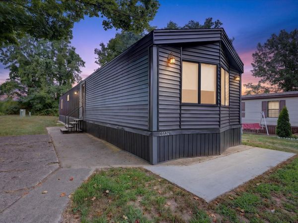 10597 Peachtree Street, Plainwell, MI 49080