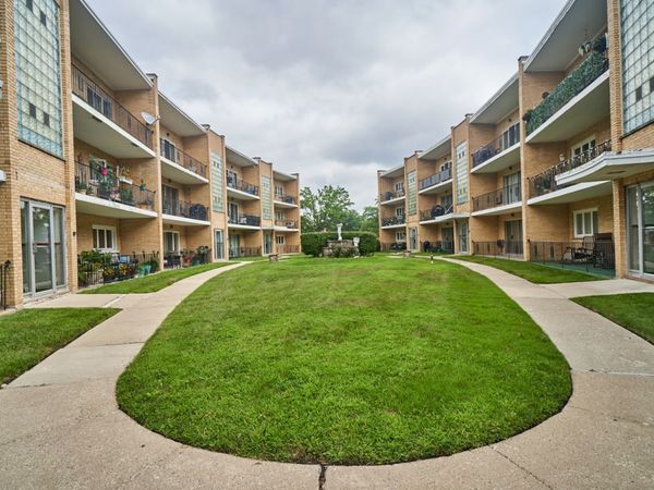 10316 S Pulaski Road , Unit 203, Oak Lawn, IL 60453