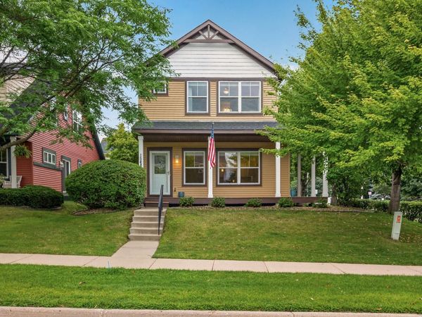 1548 Legacy Parkway E, Maplewood, MN 55109