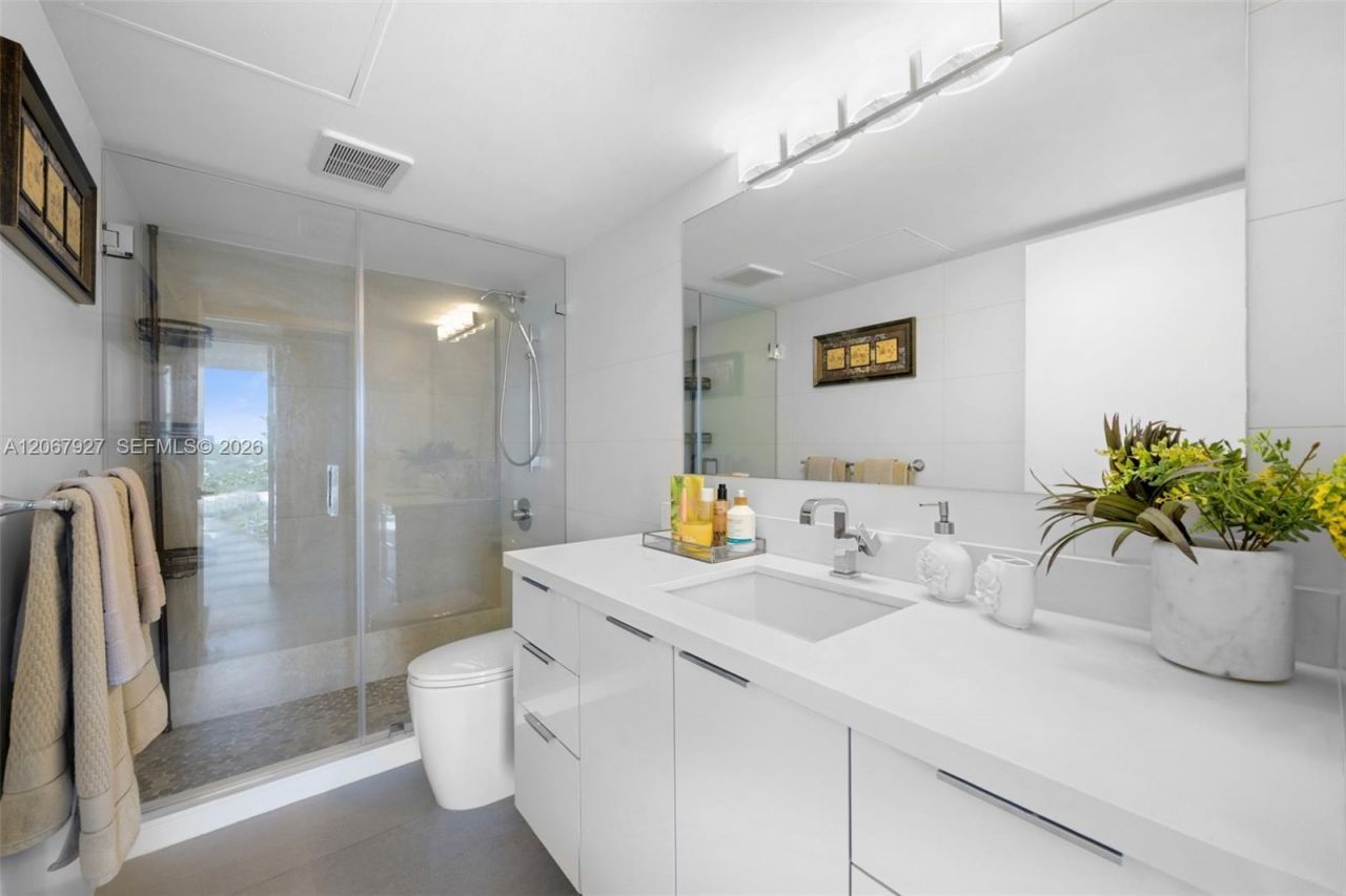 10275 Collins Ave , Unit 722, Bal Harbour, FL 33154 Photo