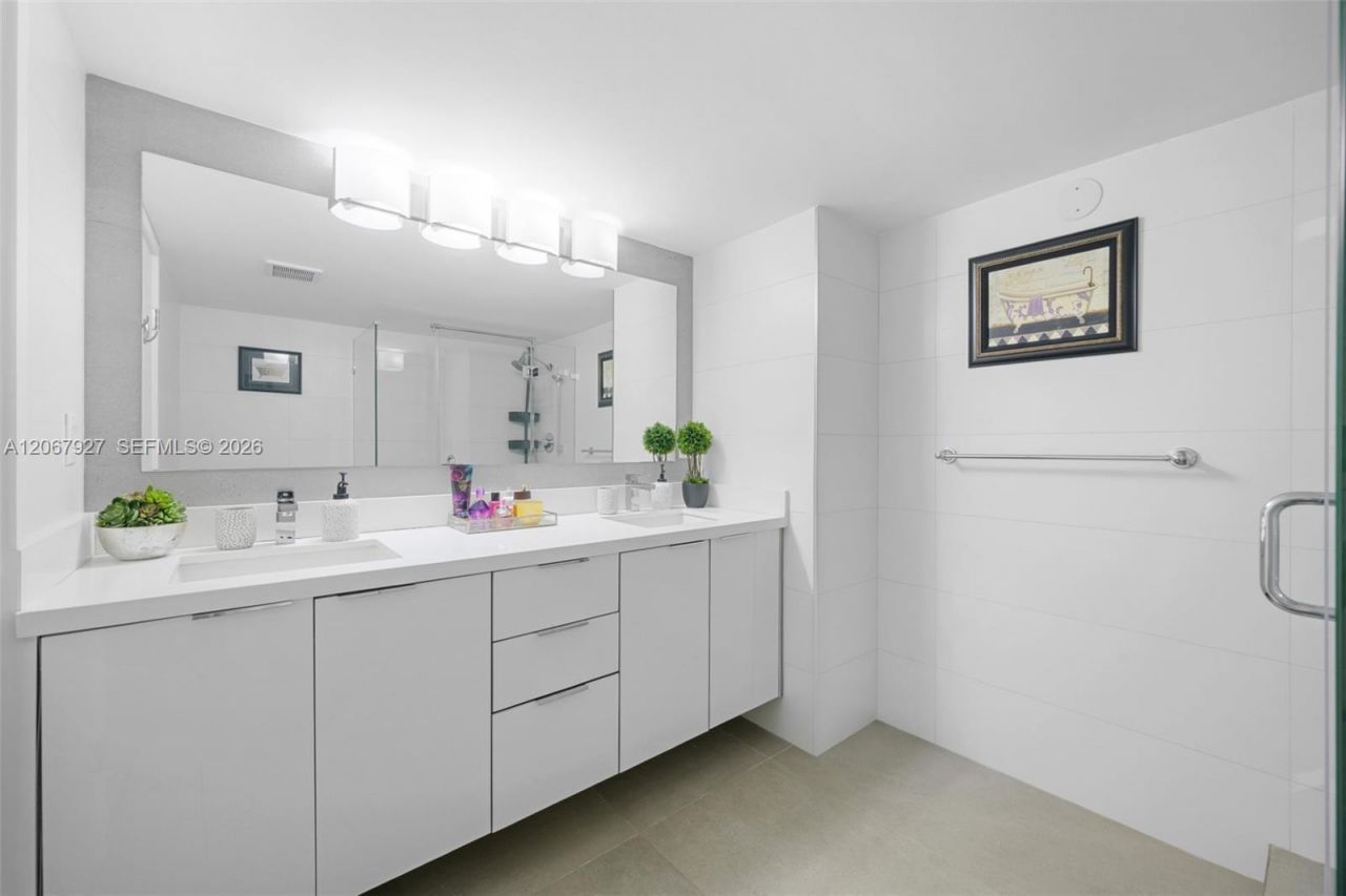 10275 Collins Ave , Unit 722, Bal Harbour, FL 33154 Photo