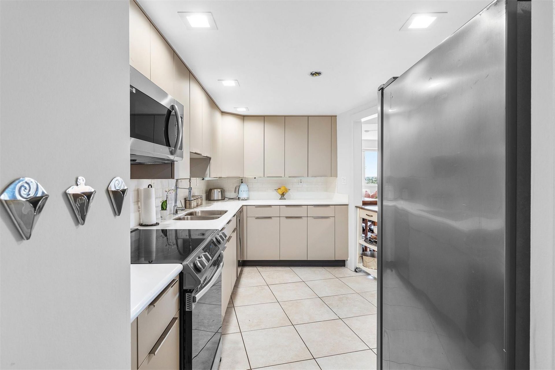 3000 Holiday Drive, Fort Lauderdale, FL 33316 Photo