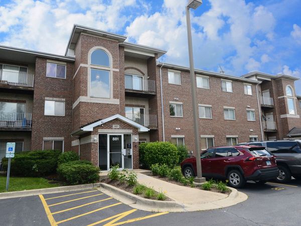 881 N Swift Road , Unit 105, Addison, IL 60101