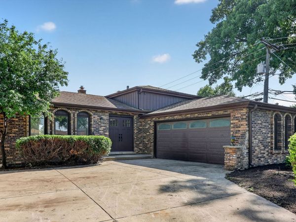 216 W Kimbell Avenue , Elmhurst, IL 60126