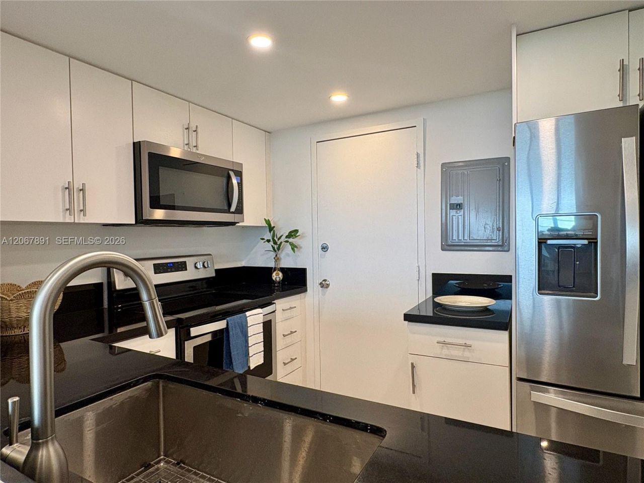8000 Harding Ave, Unit 7E, Miami Beach, FL 33141 Photo