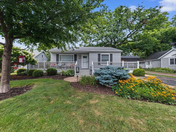 N2446 KNOLLWOOD Dr, Linn, WI 53147