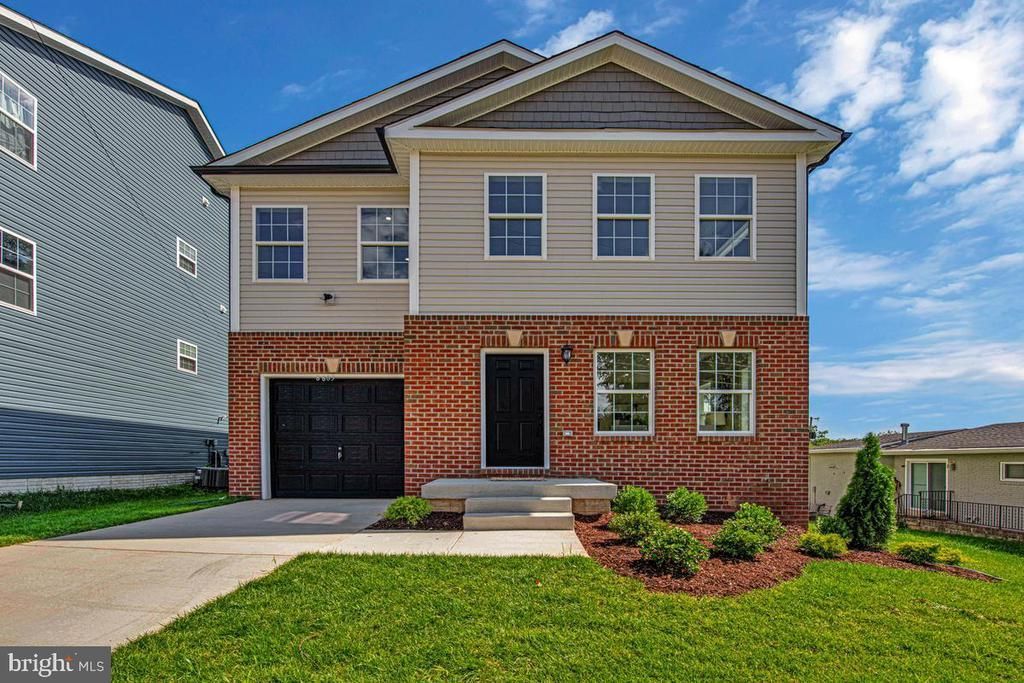 8805 GLENARDEN PARKWAY, LANHAM, MD 20706