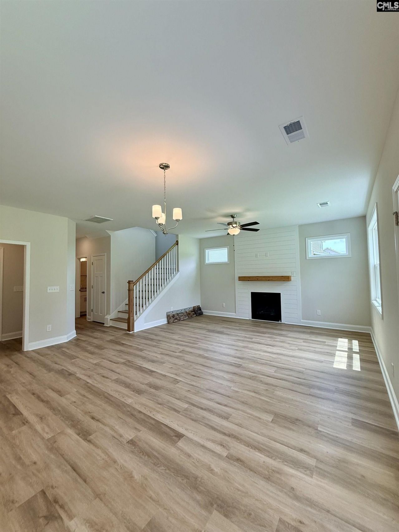 187 Andover Way  Photo 11
