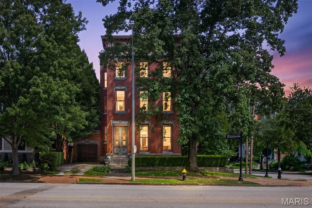 1554 Mississippi Avenue , Saint Louis, MO 63104 Main Photo