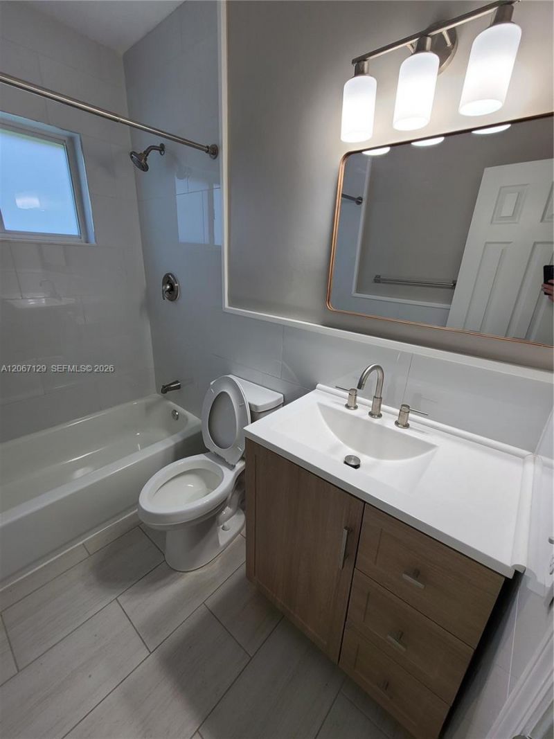 1240 NE 207th Ter , Miami, FL 33179 Photo