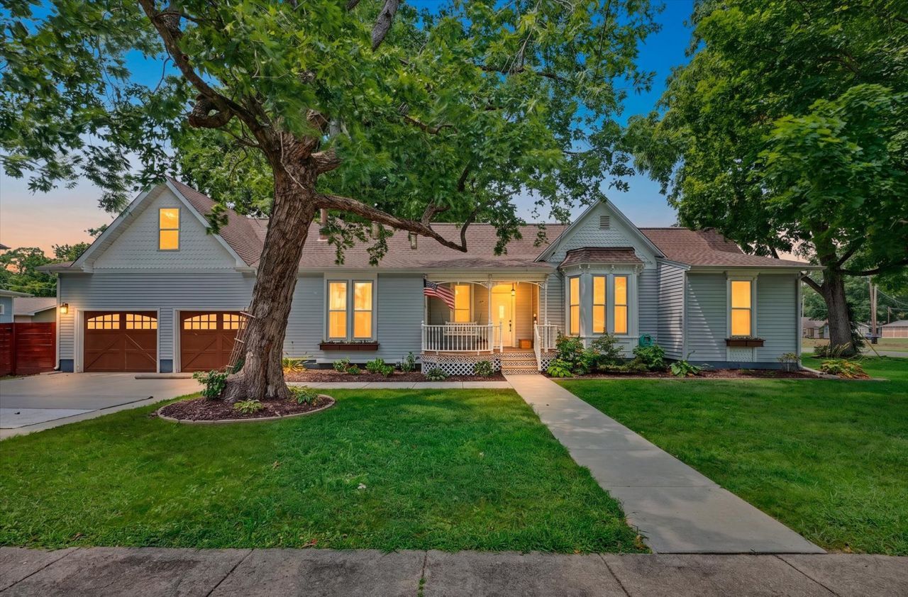 718 N Charter Street, Monticello, IL 61856 Main Photo