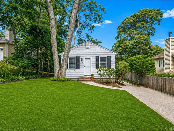 4 Vine Street, Hampton Bays, NY 11946