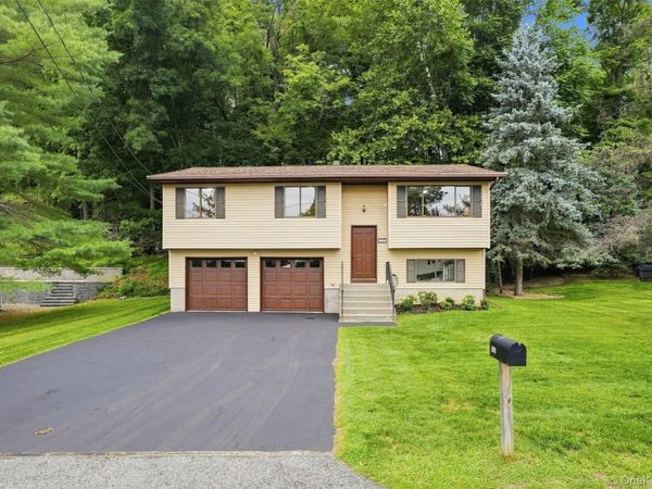107 Sutton Park Road , Poughkeepsie, NY 12603