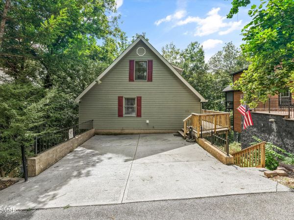 333 Woodridge Way, Pigeon Forge, TN 37863