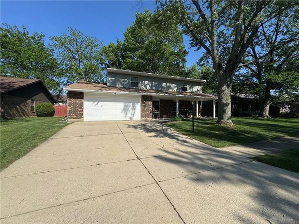 8930 Willowgate Lane, Huber Heights, OH 45424