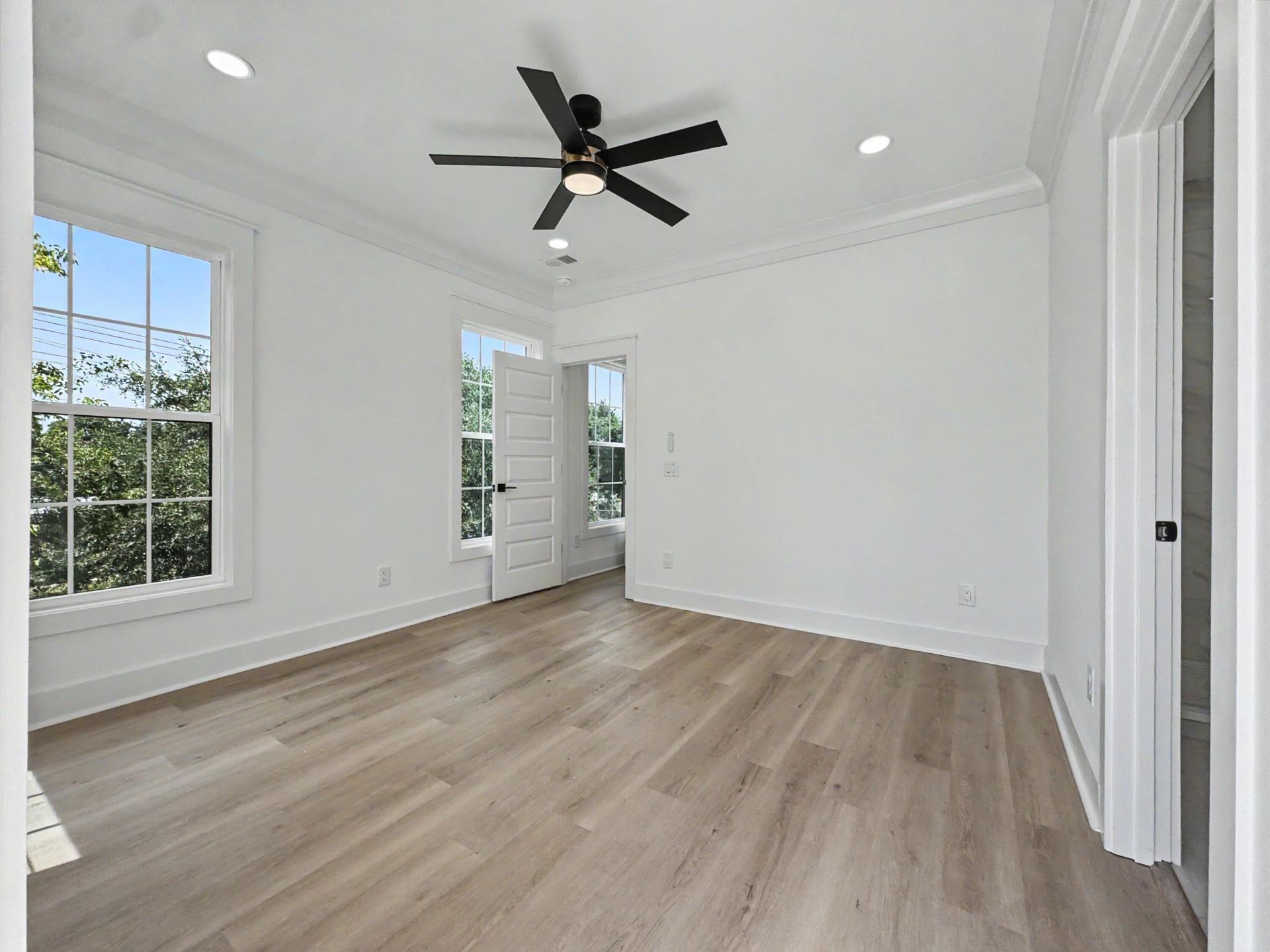 2233 Clinton Street Photo 24
