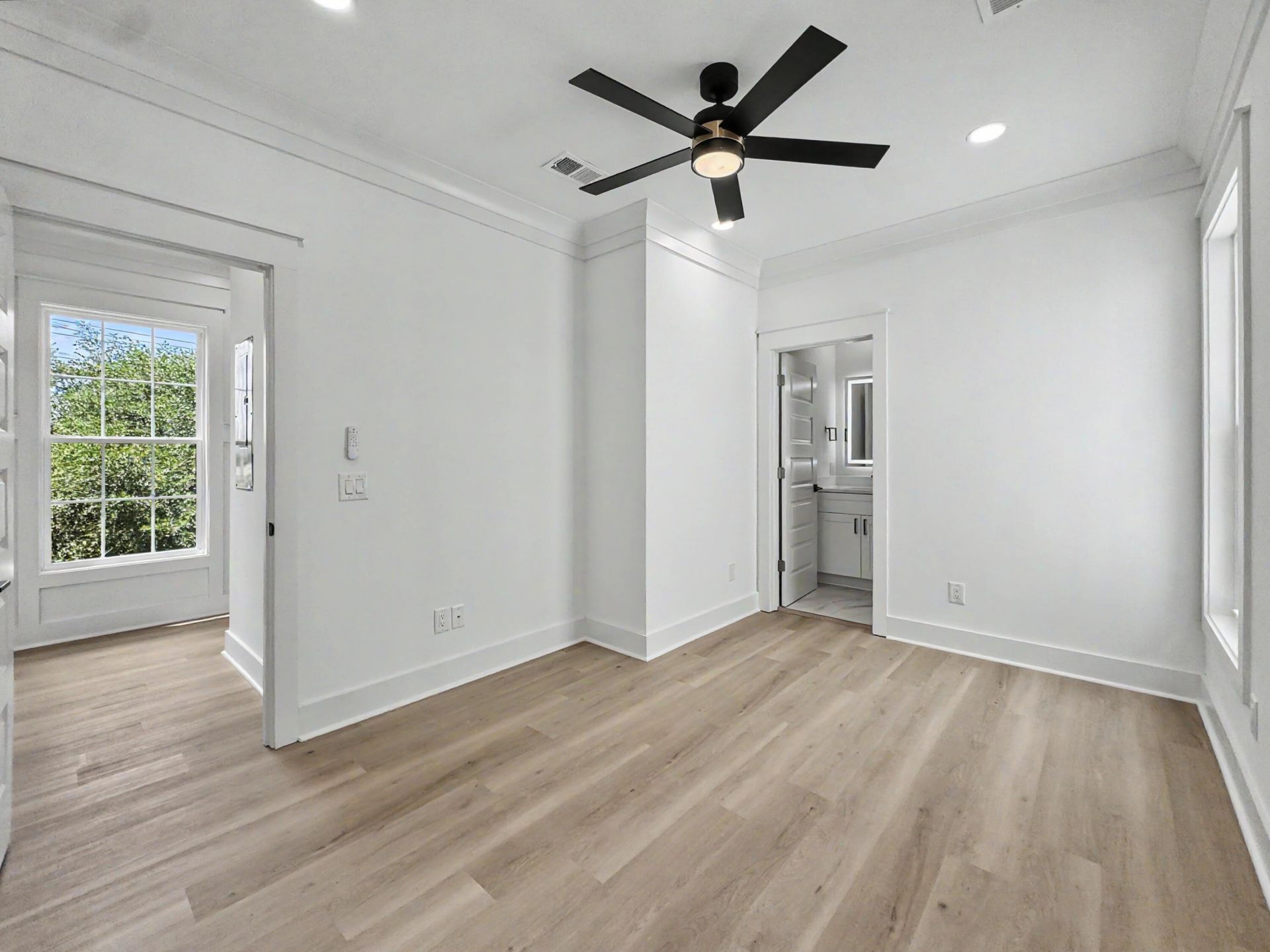 2233 Clinton Street Photo 35