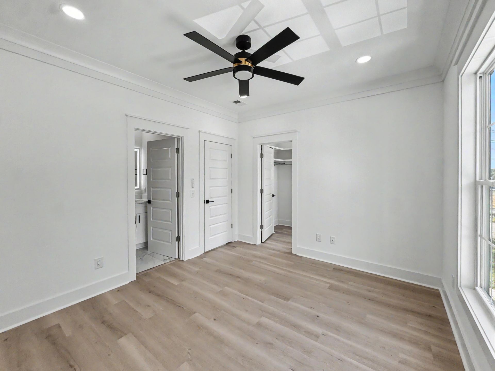 2233 Clinton Street Photo 36