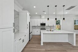 2233 Clinton Street photo 4