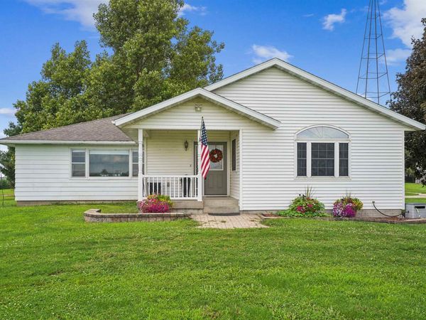 1780 W Avenue, Dysart, IA 52224
