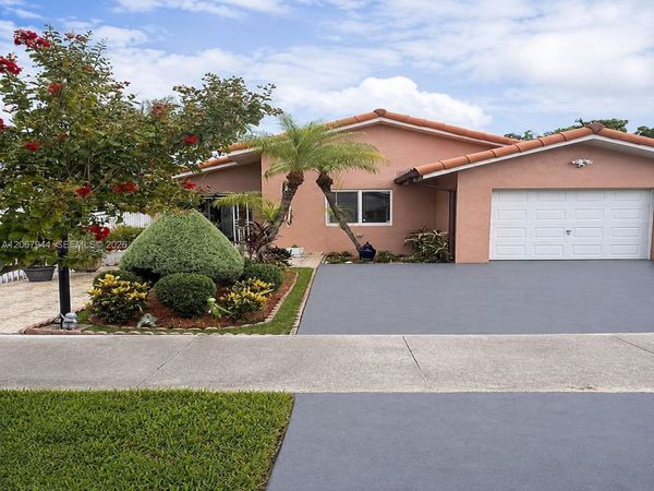 10070 SW 2nd St , Miami, FL 33174
