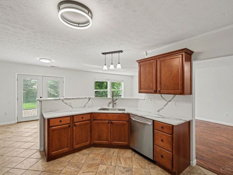 357 Hartford Court, Hamilton Twp, OH 45039 Photo 11