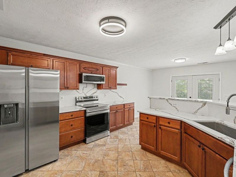 357 Hartford Court, Hamilton Twp, OH 45039 Photo 12