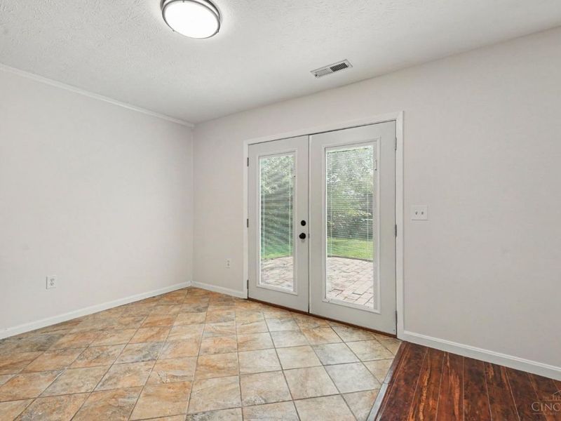 357 Hartford Court, Hamilton Twp, OH 45039 Photo 13