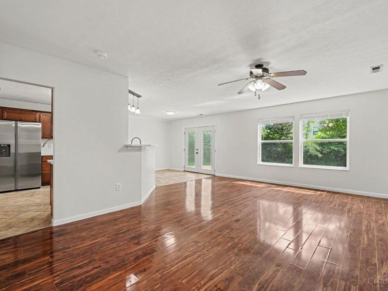 357 Hartford Court, Hamilton Twp, OH 45039 Photo 5