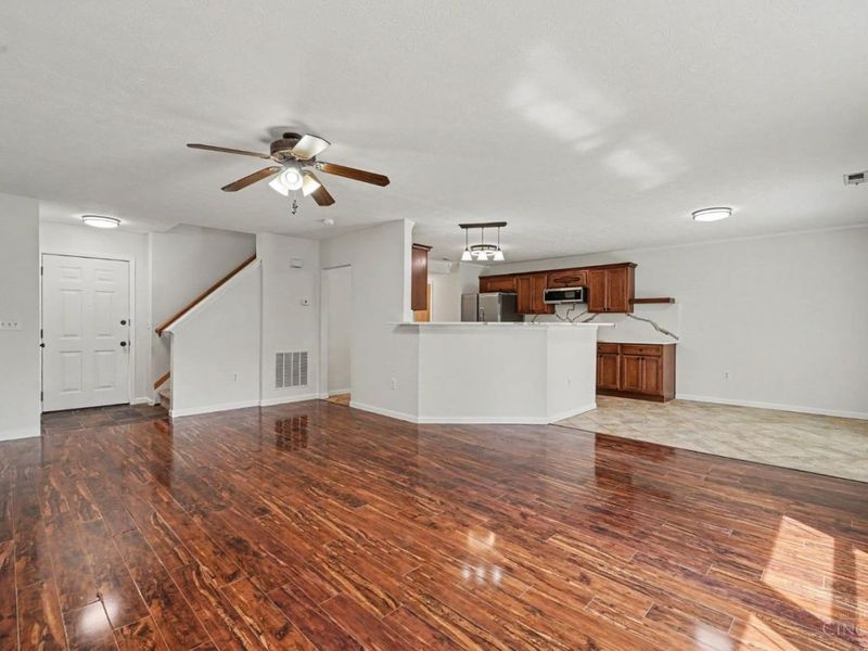 357 Hartford Court, Hamilton Twp, OH 45039 Photo 6