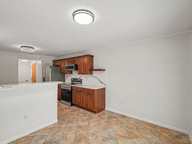 357 Hartford Court, Hamilton Twp, OH 45039 Photo 8