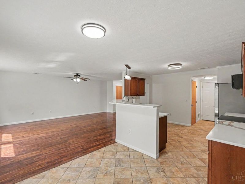 357 Hartford Court, Hamilton Twp, OH 45039 Photo 9
