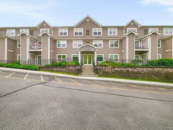 100 Woodcrest Lane, Unit 124, Mount Kisco, NY 10549