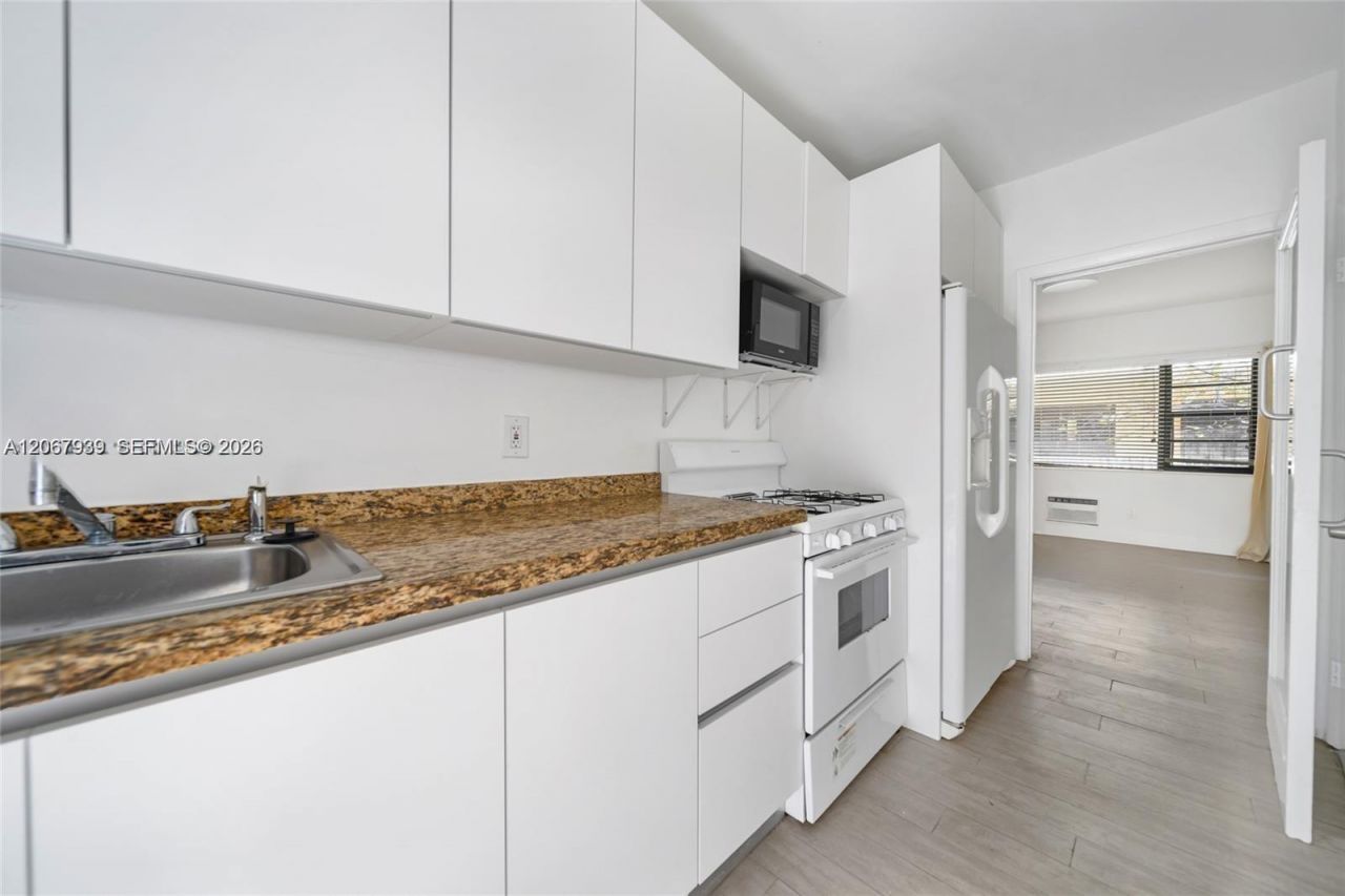 7845 NE Bayshore Ct, Unit 12A, Miami, FL 33138 Photo