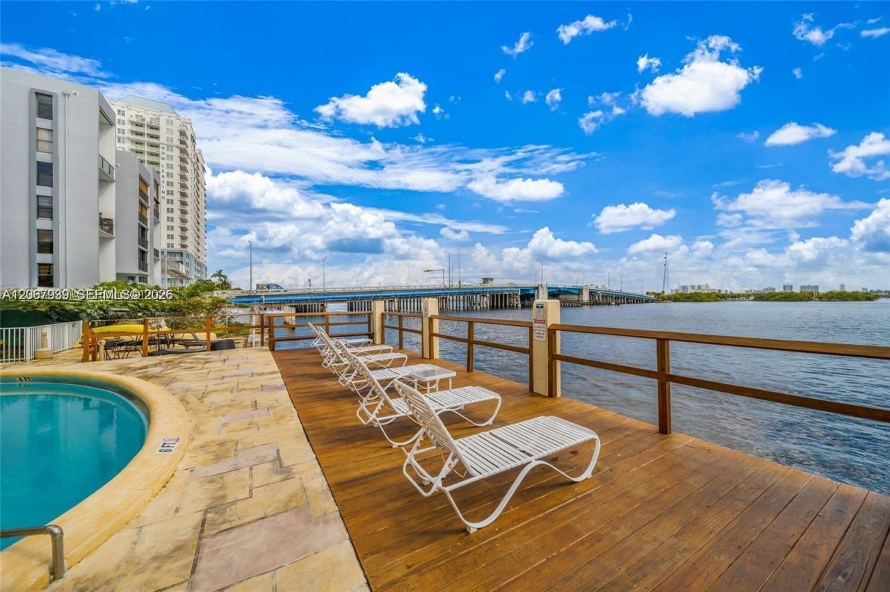 7845 NE Bayshore Ct, Unit 12A, Miami, FL 33138 Photo