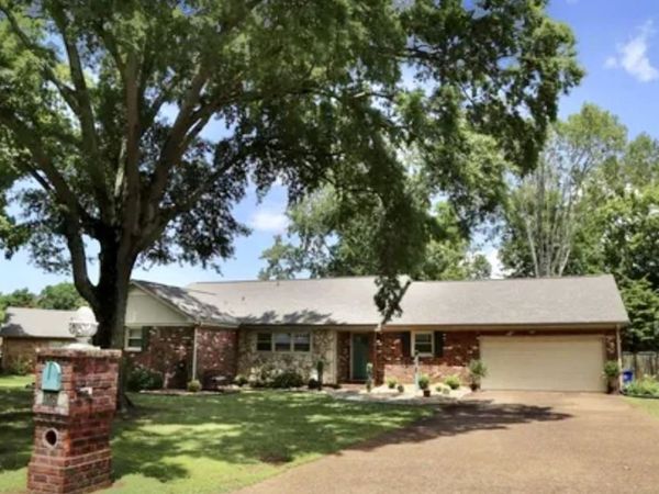118 Creekwood Dr, Florence, AL 35630
