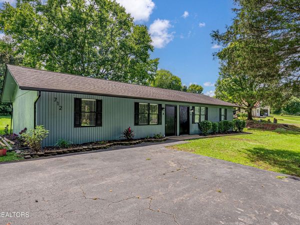 712 Cooper Rd, Strawberry Plains, TN 37871