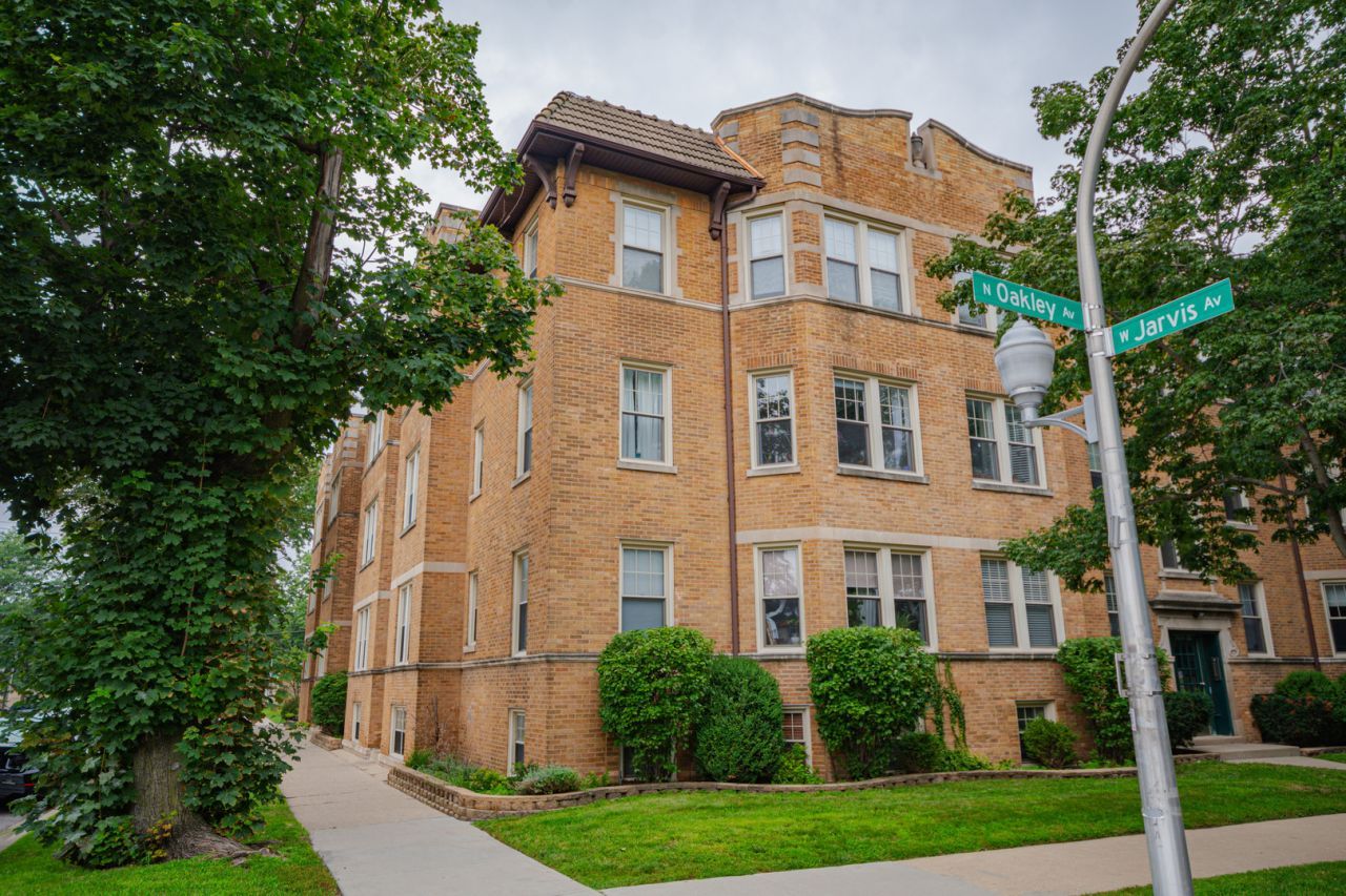 2306 W Jarvis Street, Unit 1, Chicago, IL 60645 Main Photo