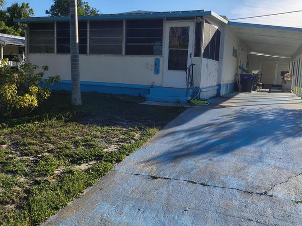 8294 SE SANDY Lane, Hobe Sound, FL 33455