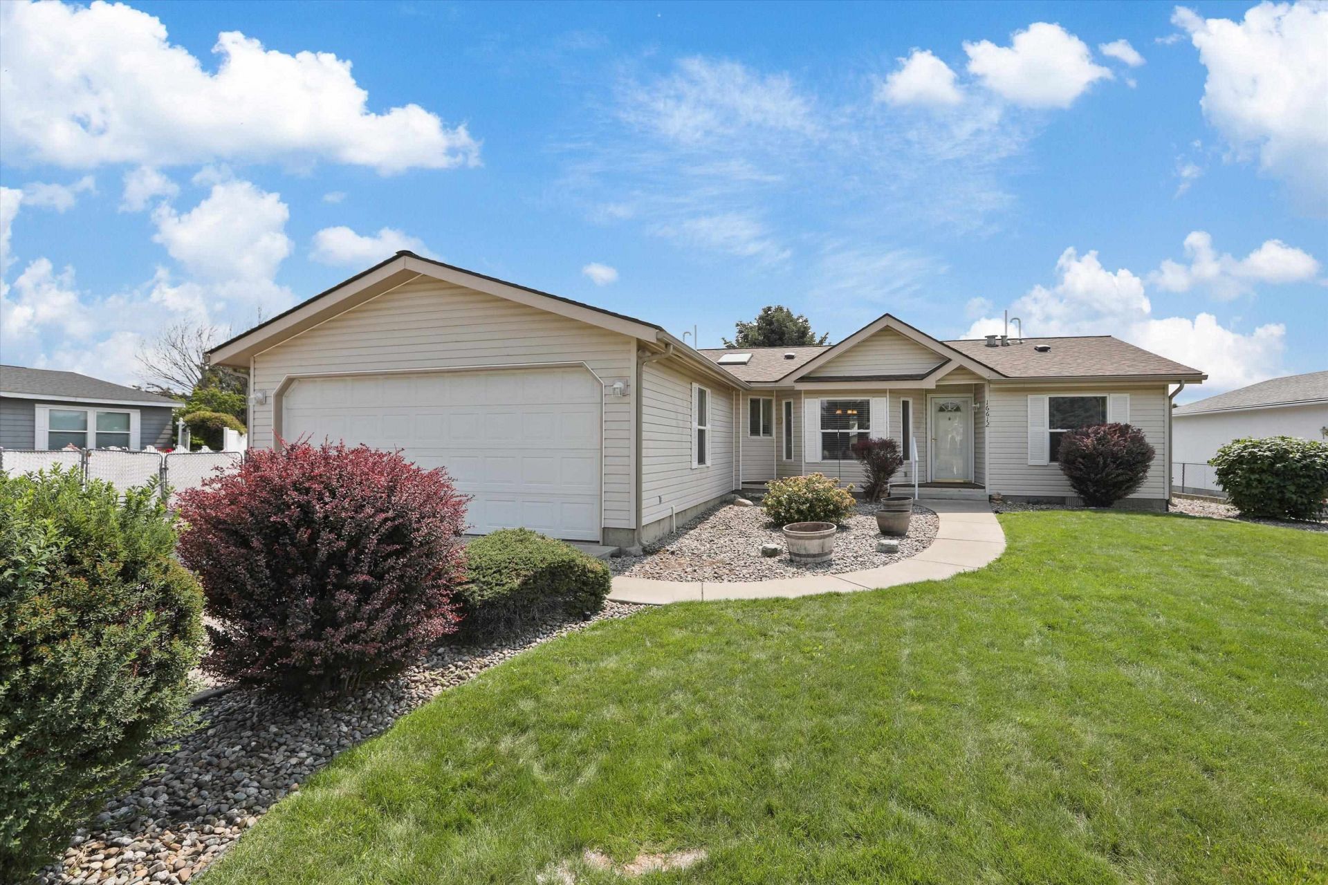 16612 E Nixon Ct, Spokane Valley, WA 99037 Main Photo